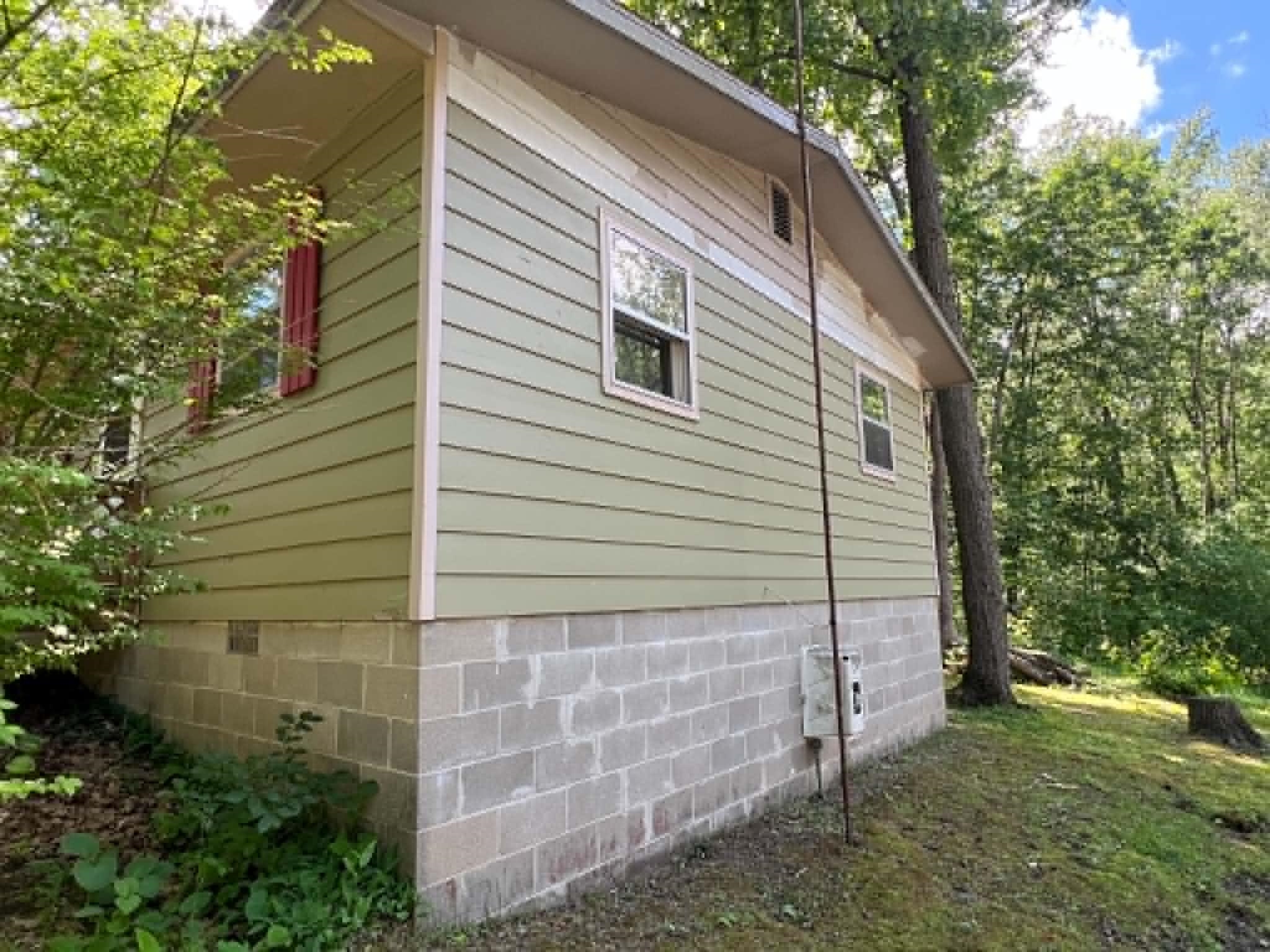 608 Jill Street Harrison, MI 48625 - Photo 2 of 23