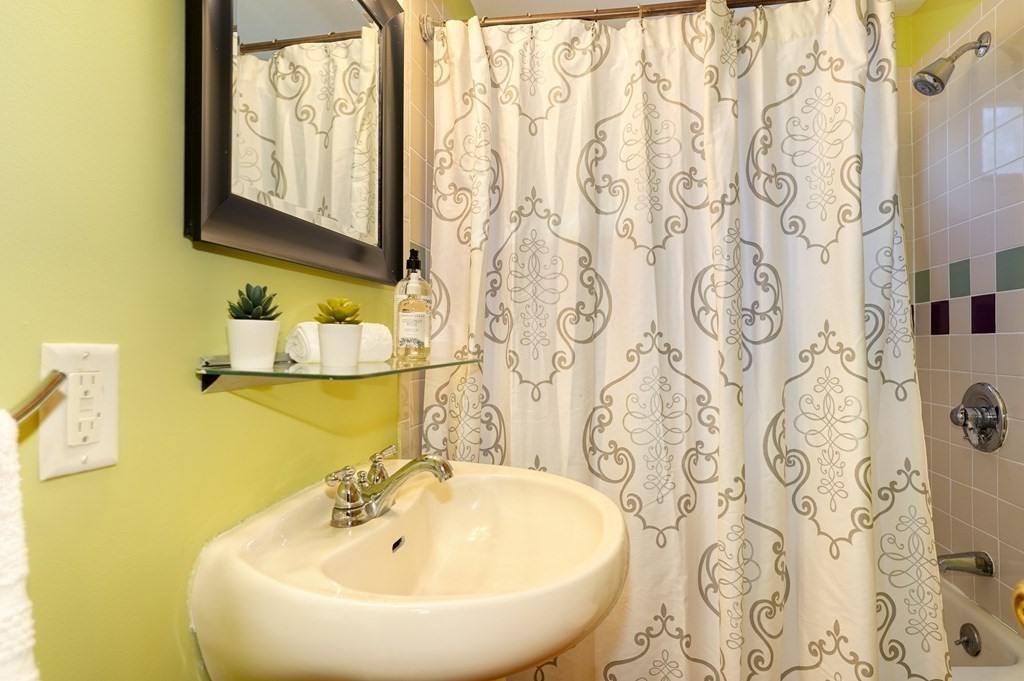 14 Skelton Road Burlington, MA 01803 - Photo 17 of 34