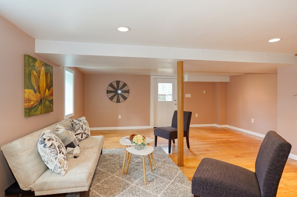 14 Skelton Road Burlington, MA 01803 - Photo 25 of 34