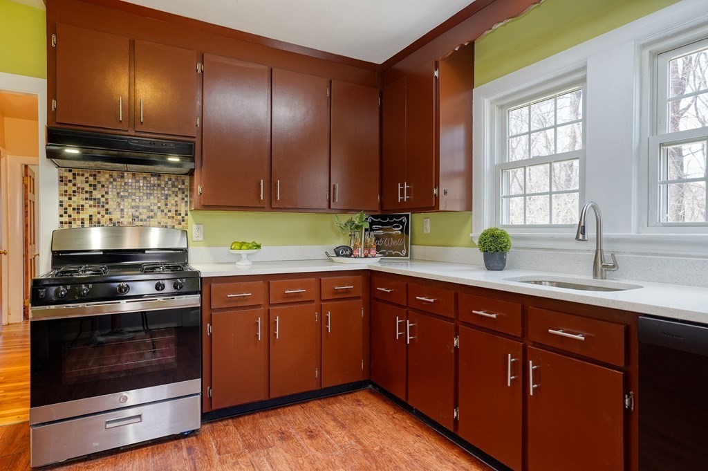 14 Skelton Road Burlington, MA 01803 - Photo 9 of 34