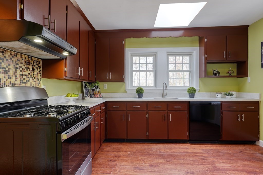 14 Skelton Road Burlington, MA 01803 - Photo 10 of 34