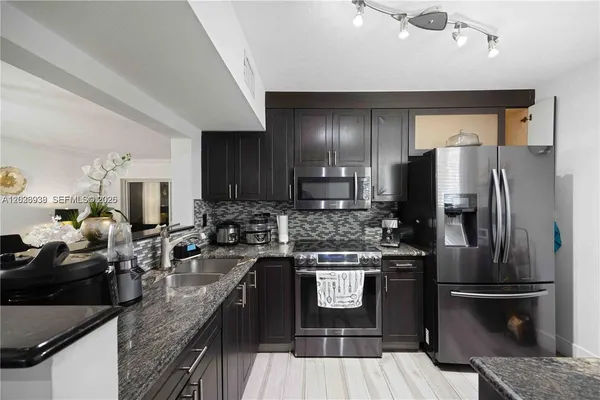 $2,850 | 12505 Northwest 11th Lane, Unit 109, Miami, FL 33182