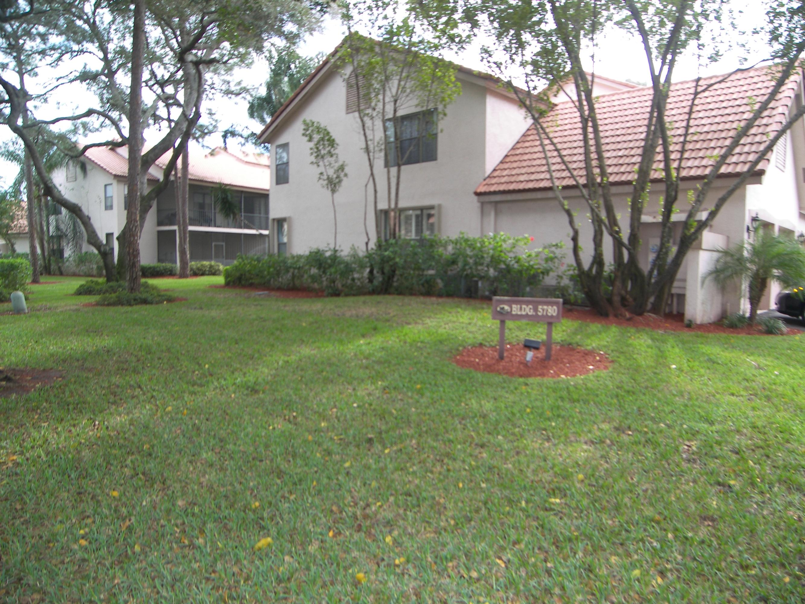 5780 Coach House Circle, Unit A Boca Raton, FL 33486 - Photo 26 of 37 Side view of Building
