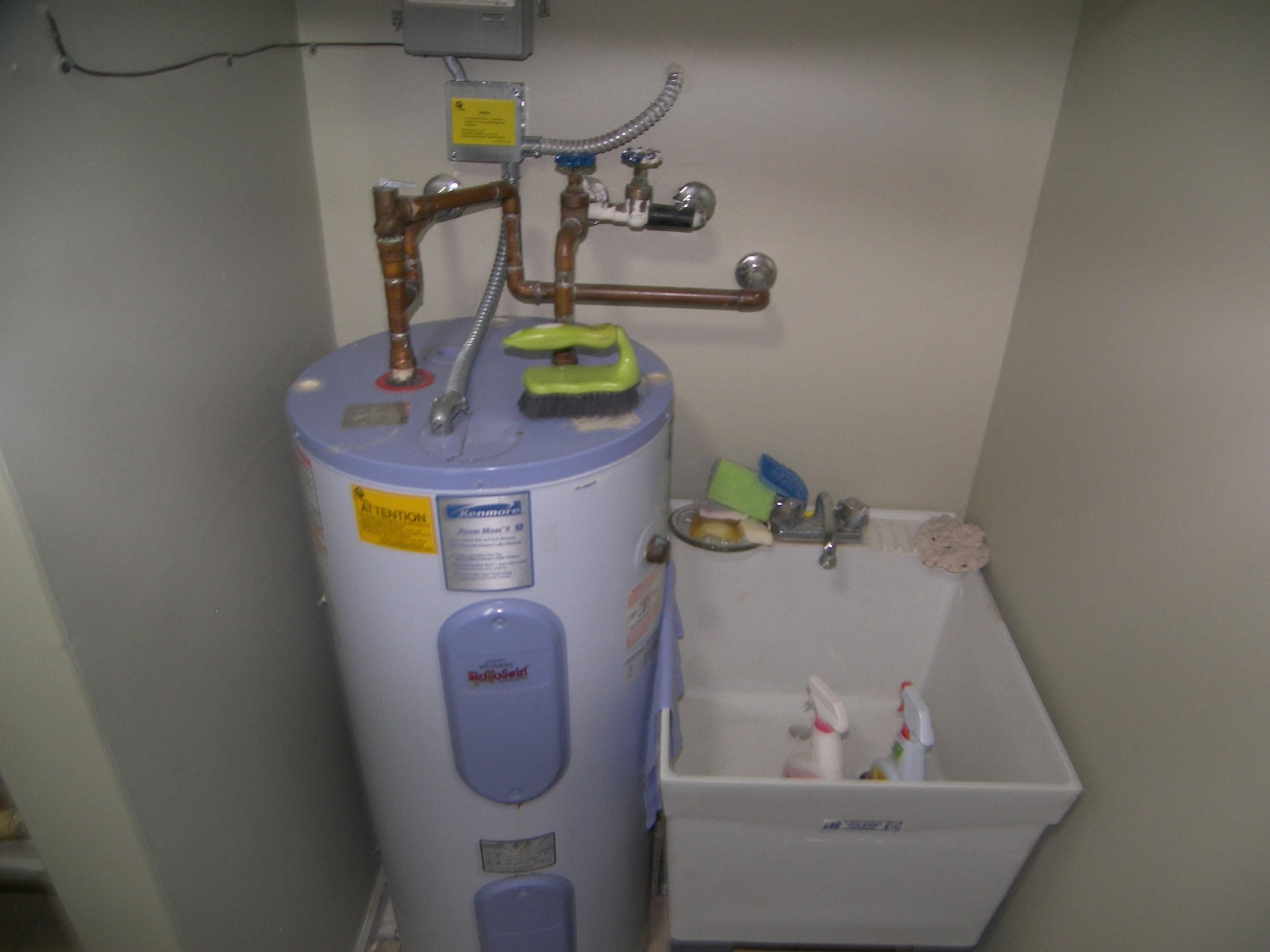 5780 Coach House Circle, Unit A Boca Raton, FL 33486 - Photo 30 of 37 Utility Sink/Hot Water in Laundry Room