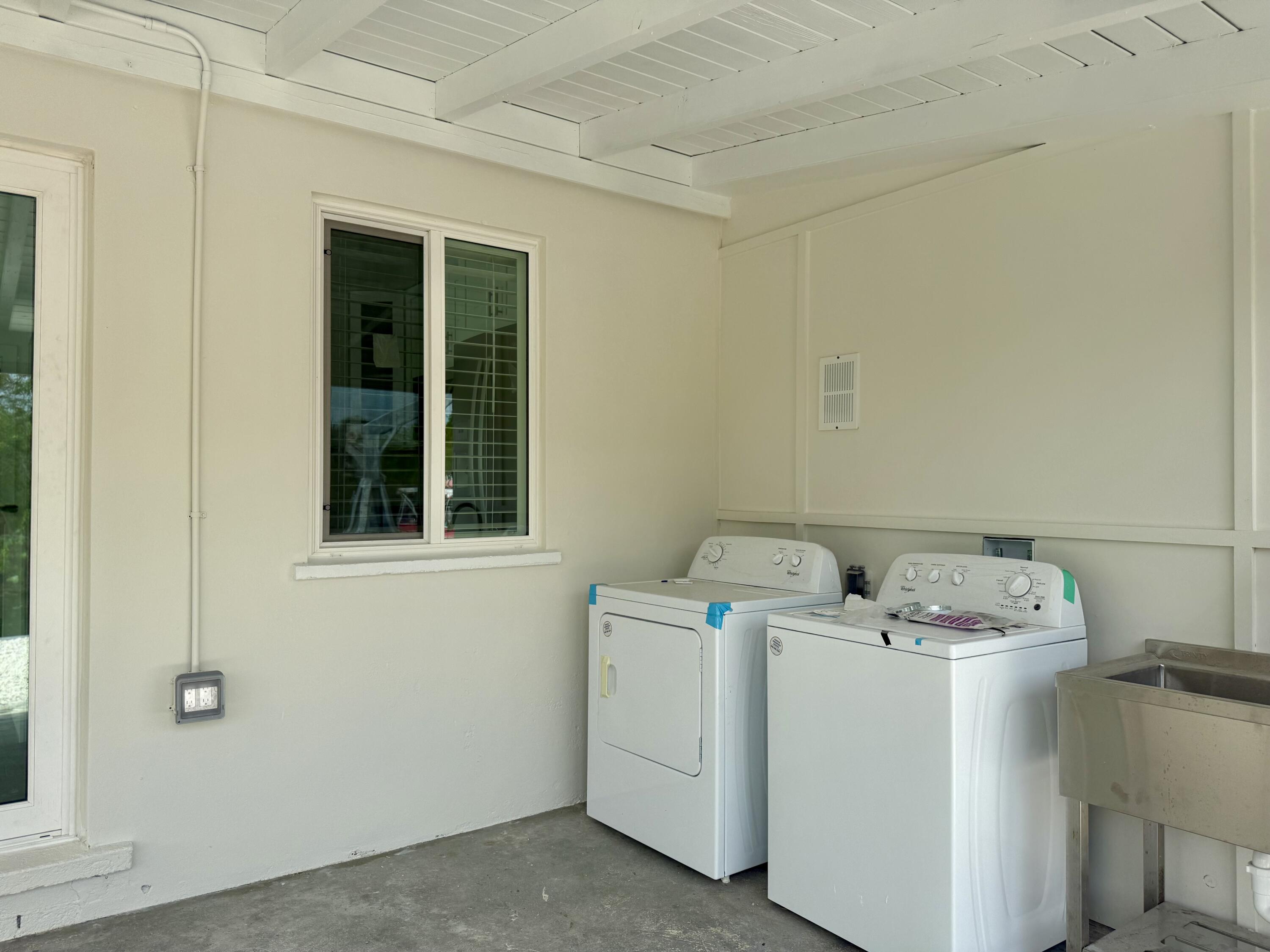 29656 Constitution Avenue Big Pine Key, FL 33043 - Photo 5 of 15 a utility room with dryer and washer