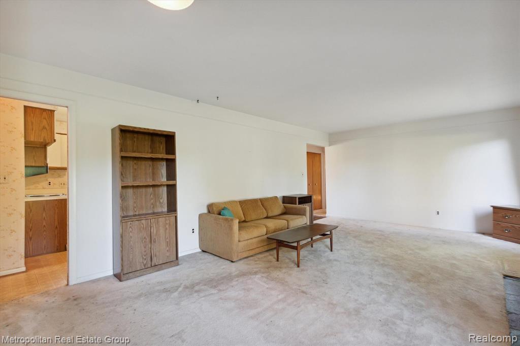 26115 Steele Road Farmington Hills, MI 48331 - Photo 9 of 40