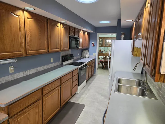 $369,900 | 89 Golf Course Road, Unit E, Madison, WI 53704