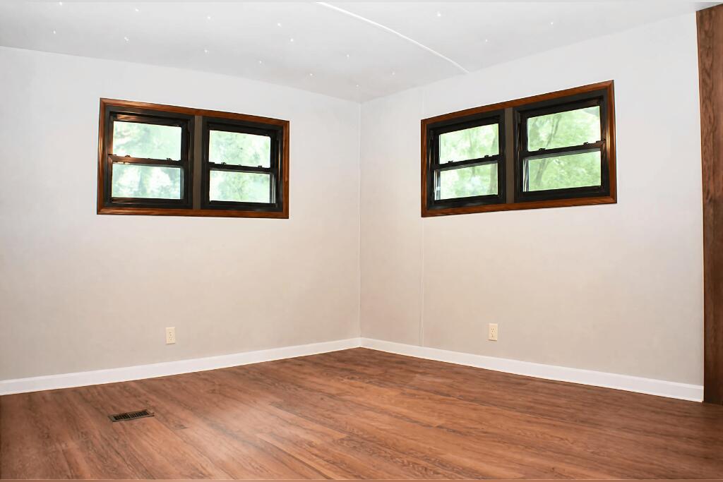 W7017 Redwood Road Chester, WI 53922 - Photo 10 of 58 5primarybed.2