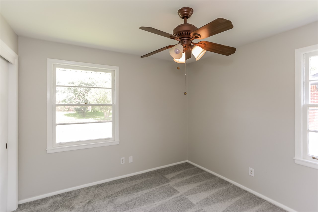4925 Owen Road Memphis, TN 38122 - Photo 3 of 23