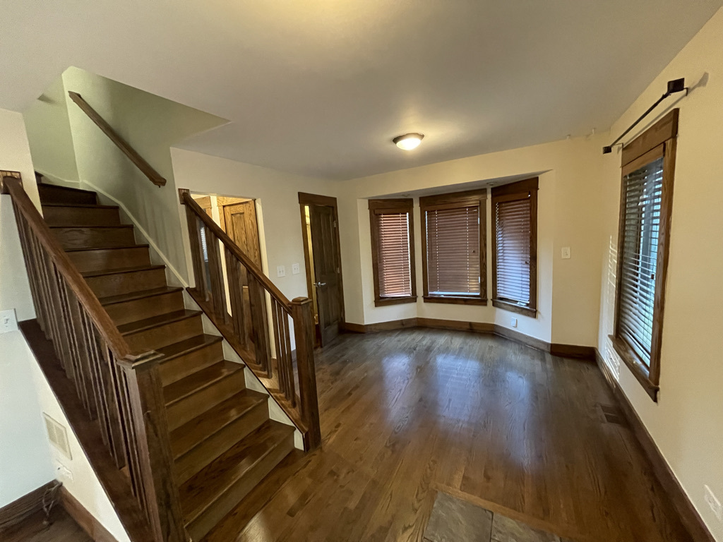 754 Spring Road Elmhurst, IL 60126 - Photo 3 of 33