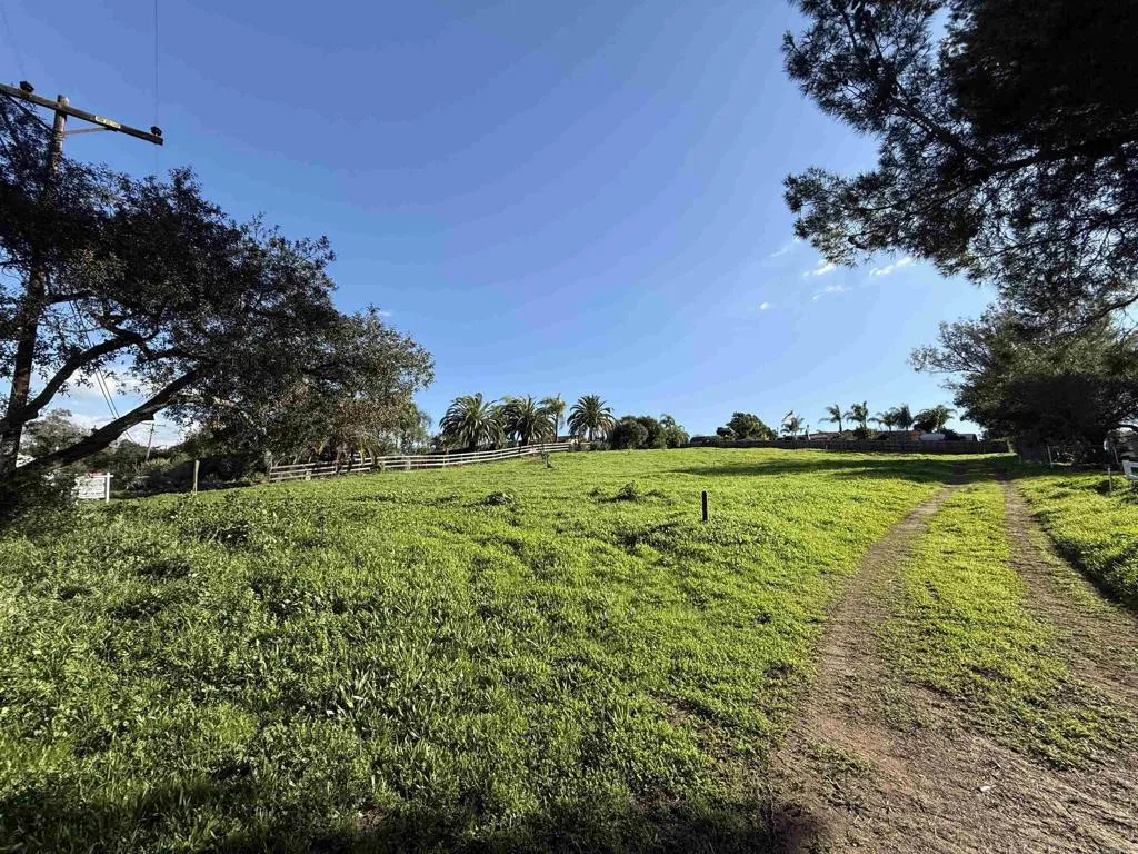 1851 E Mission Fallbrook, CA 92028 - Photo 3 of 25