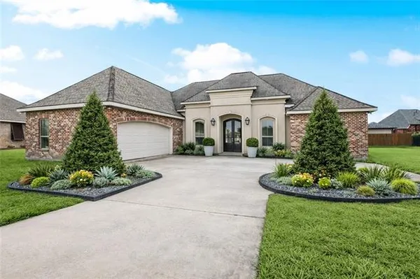$485,000 | 204 Lac Segnette Drive, Luling, LA 70070
