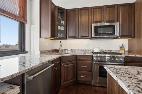 $599,900 | 1601 West School Street, Unit 502, Chicago, IL 60657