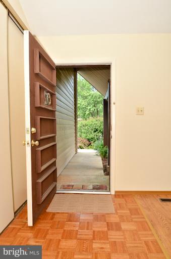 5919 Hall Street Springfield, VA 22152 - Photo 8 of 24 Interior (General)
