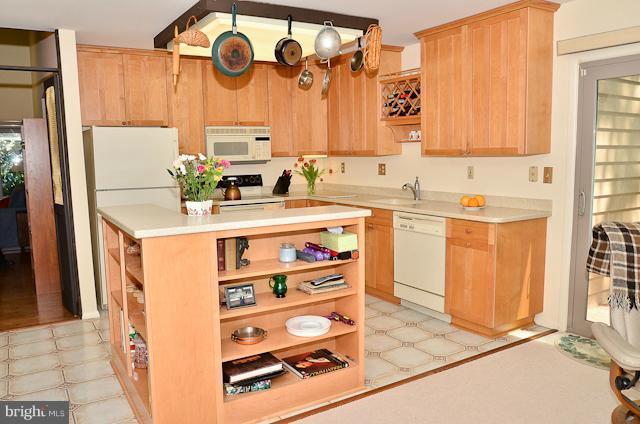 5919 Hall Street Springfield, VA 22152 - Photo 9 of 24 Kitchen