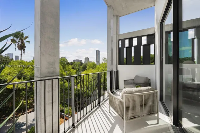 $11,500 | 92 Southwest 28th Road, Unit 4, Miami, FL 33129