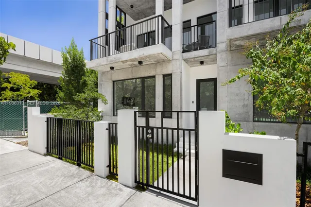 $11,500 | 92 Southwest 28th Road, Unit 4, Miami, FL 33129