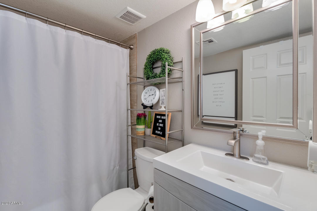 426 East Silver Creek Road Gilbert, AZ 85296 - Photo 32 of 55 Downstairs Bath