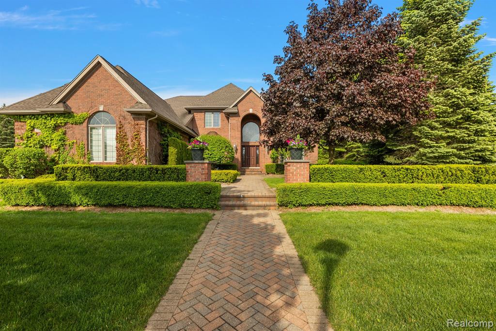 1049 Autumnview Drive Rochester, MI 48307 - Photo 2 of 74