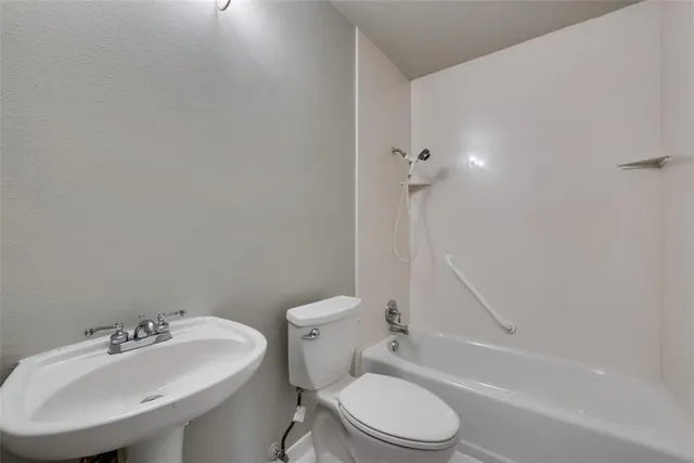 $2,800 | 919 Meadowview Drive, Richardson, TX 75080