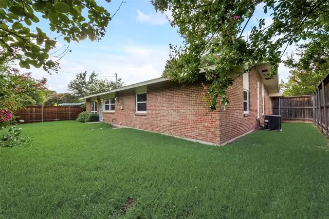 $2,800 | 919 Meadowview Drive, Richardson, TX 75080