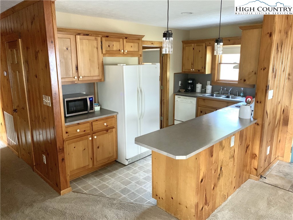 119 Hunters Trail Boone, NC 28607 - Photo 3 of 20 Gallery Image 3