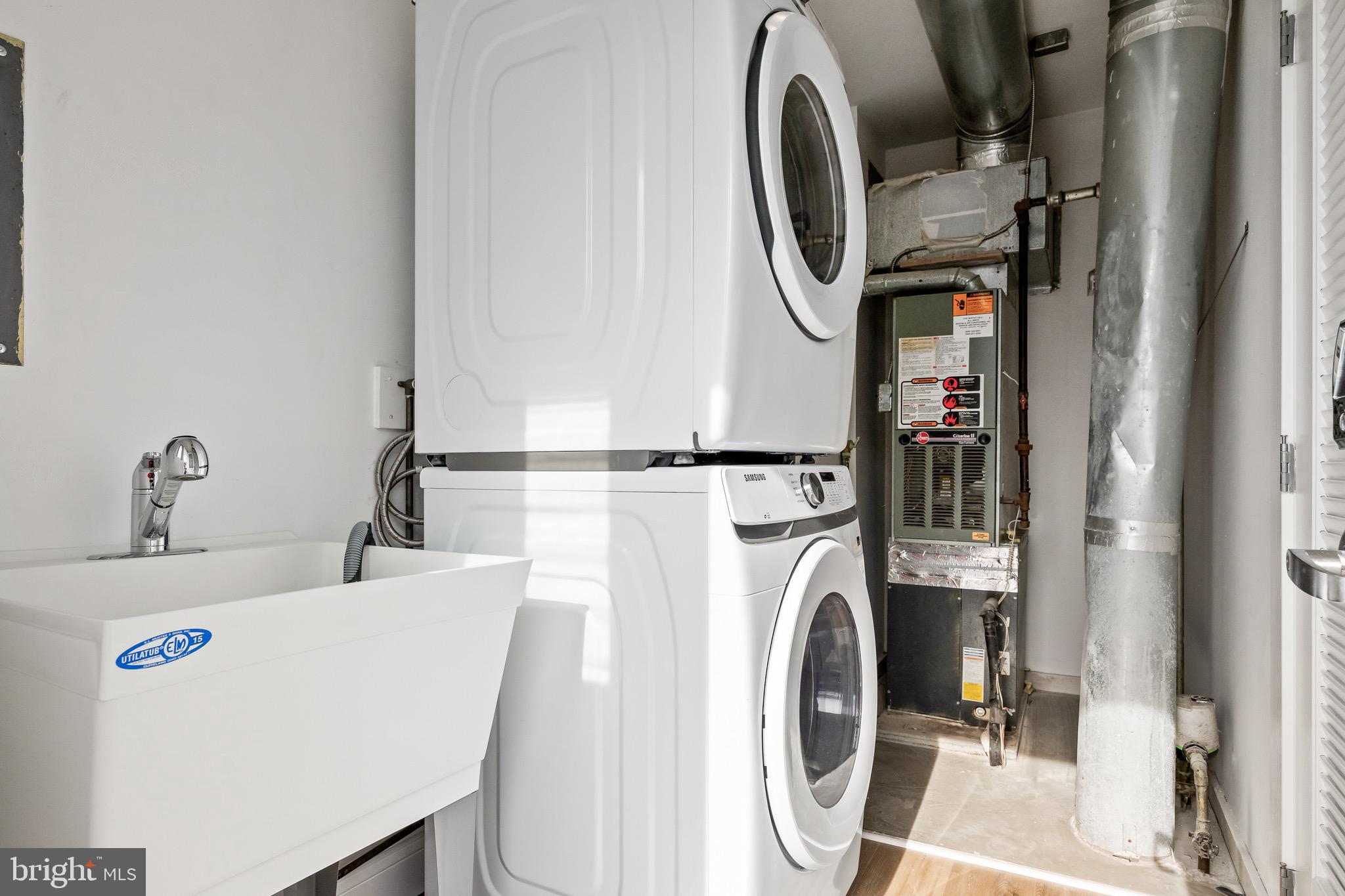 42 Spruce Avenue Maple Shade, NJ 08052 - Photo 15 of 27 a utility room with dryer washer and a mirror