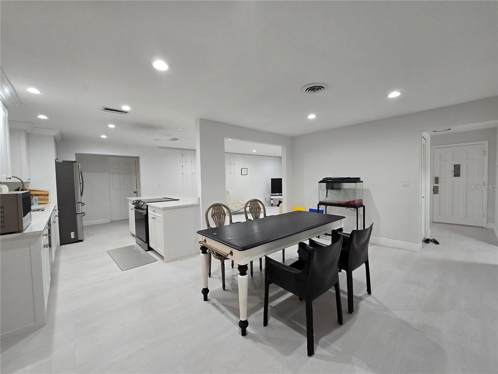 1028 Chinaberry Road Clearwater, FL 33764 - Photo 8 of 34