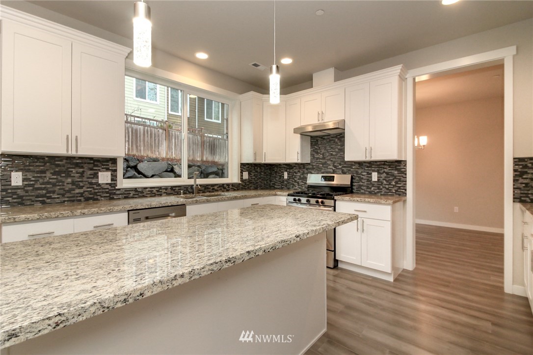17106 113th Avenue Southeast Renton, WA 98055 - Photo 3 of 25 Gallery Image 3