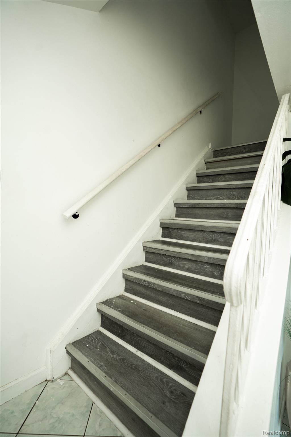 3131 Elmcrest Road Sterling Heights, MI 48310 - Photo 16 of 46 View of staircase