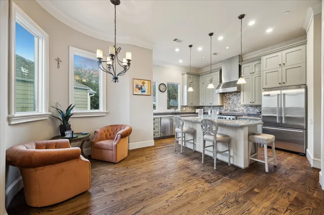 $930,000 | 5207 Calle Montilla Place, Houston, TX 77007