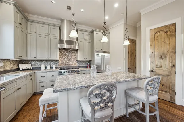 $930,000 | 5207 Calle Montilla Place, Houston, TX 77007