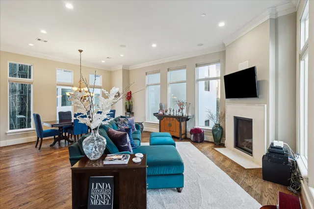 $930,000 | 5207 Calle Montilla Place, Houston, TX 77007