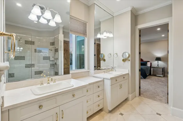 $930,000 | 5207 Calle Montilla Place, Houston, TX 77007