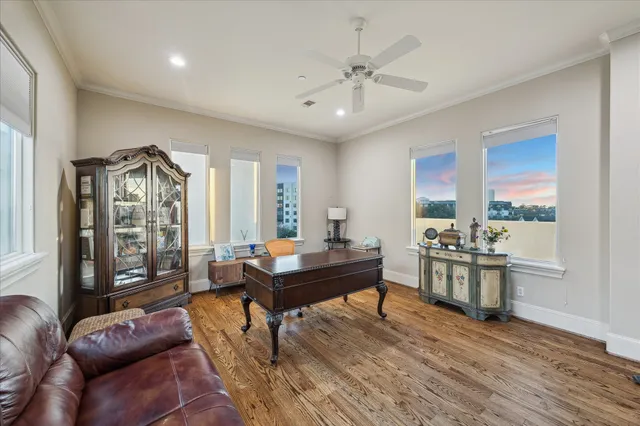 $930,000 | 5207 Calle Montilla Place, Houston, TX 77007