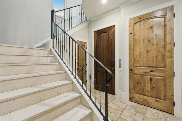 $930,000 | 5207 Calle Montilla Place, Houston, TX 77007