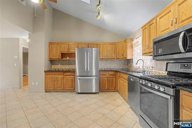 $5,500 | 1 Louis Street, Saddle Brook, NJ 07663