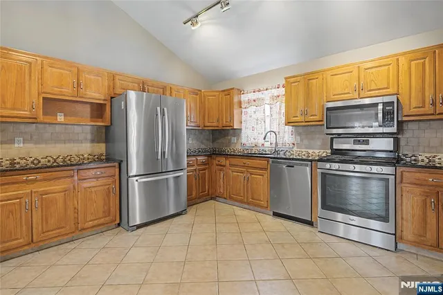 $5,500 | 1 Louis Street, Saddle Brook, NJ 07663