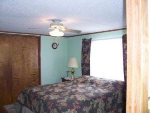 3518 South Leatherwood Road Bedford, IN 47421 - Photo 5 of 9