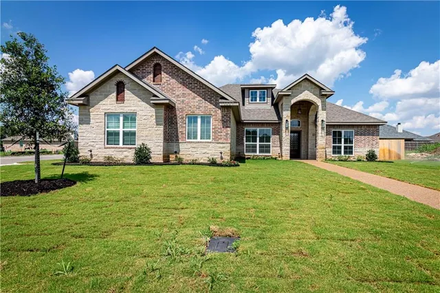 $540,900 | 1037 Queen Elizabeth Drive, McGregor, TX 76657