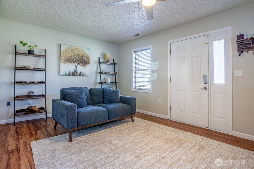 3025 Florida Street Longview, WA 98632 - Photo 3 of 18