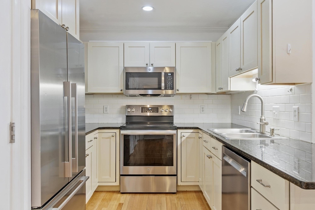 10 Crowninshield Street, Unit 303 Peabody, MA 01960 - Photo 12 of 32