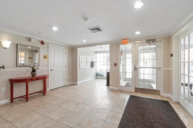 $479,900 | 10 Crowninshield Street, Unit 303, Peabody, MA 01960