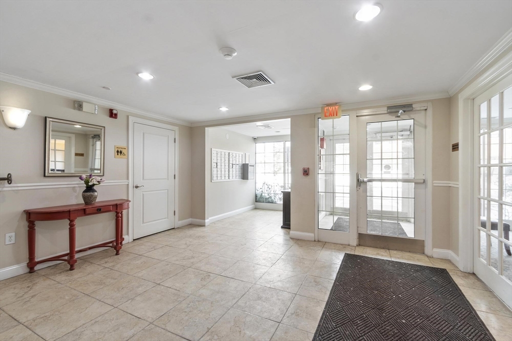 10 Crowninshield Street, Unit 303 Peabody, MA 01960 - Photo 3 of 32