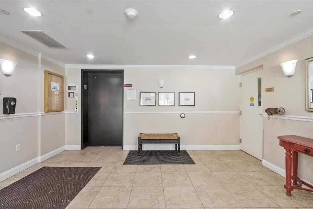 10 Crowninshield Street, Unit 303 Peabody, MA 01960 - Photo 4 of 32