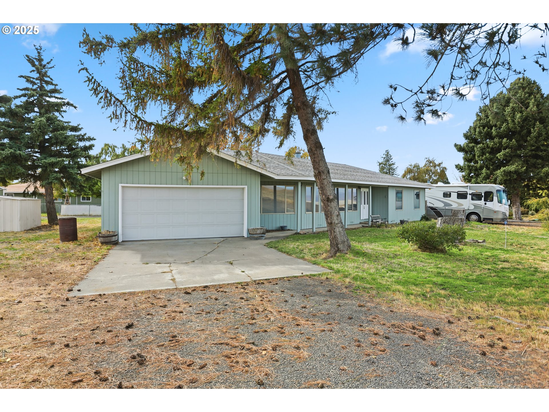 512 6th Street Wasco, OR 97065 - Photo 31 of 45 a view of a yard with a house and a tree