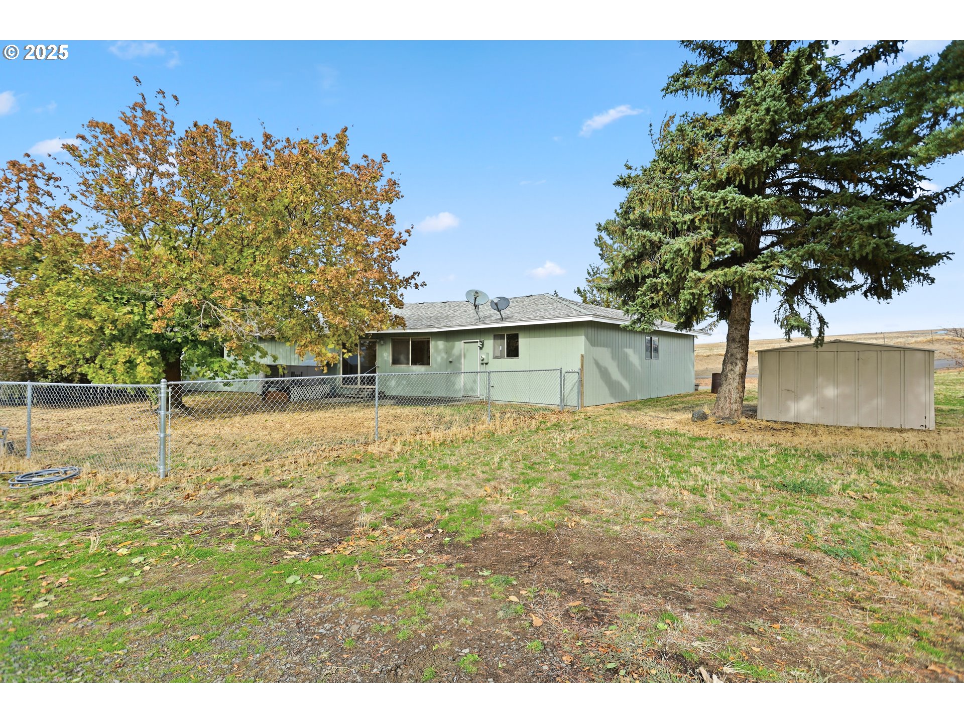 512 6th Street Wasco, OR 97065 - Photo 38 of 45 a backyard of a house with lots of green space