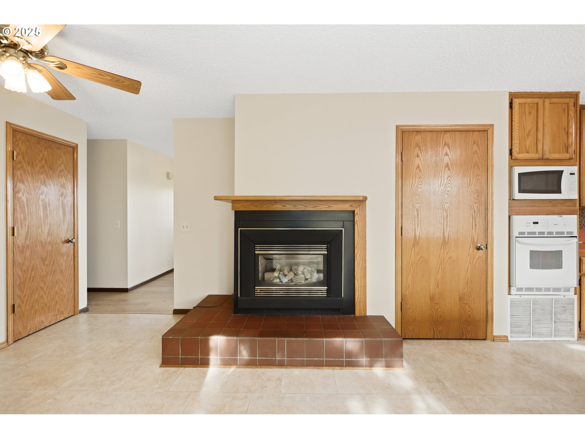 512 6th Street Wasco, OR 97065 - Photo 9 of 45 a living room with furniture and a fireplace