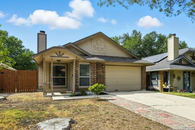 a view of a house with a yard and plants
