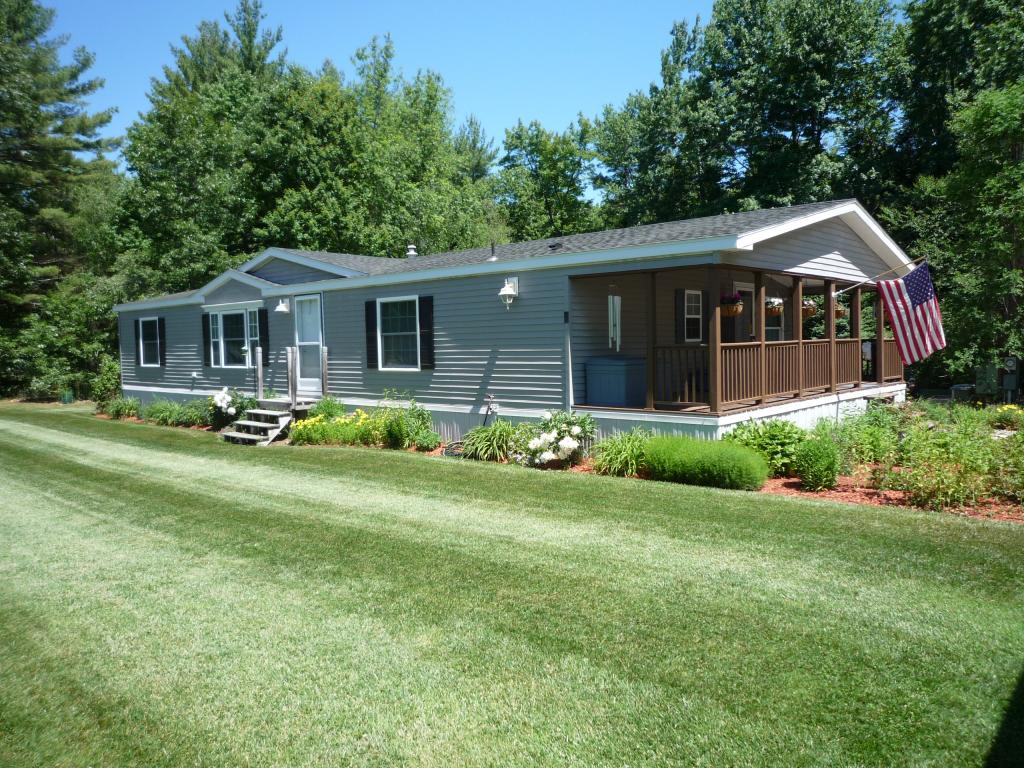 4 Pond Road Raymond, NH 03077 - Photo 2 of 21